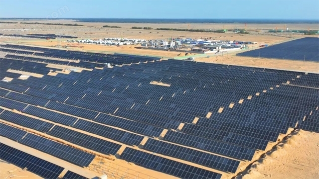 西北地区中国石油两大光伏项目并网运行